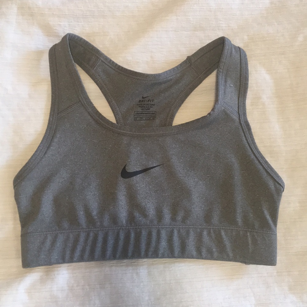 Nike sports bra. Size XS. Never worn.